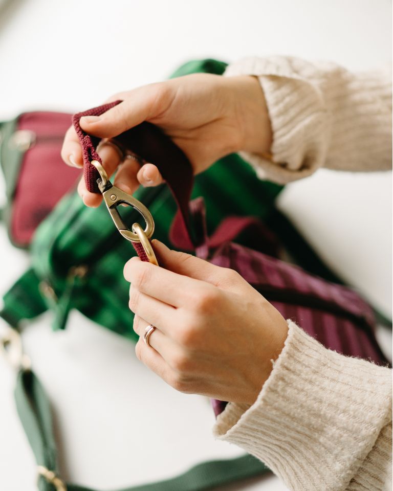 OMOM Organic Waist Bag - Red/Green