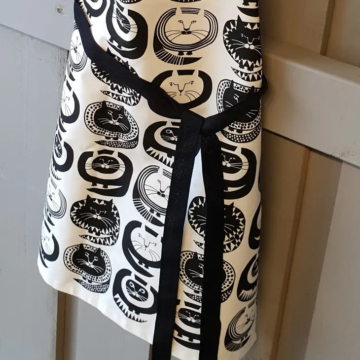 Iccleilli the Cat & Friends Apron