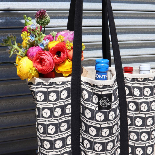 On the Rocks Print Bottle Tote